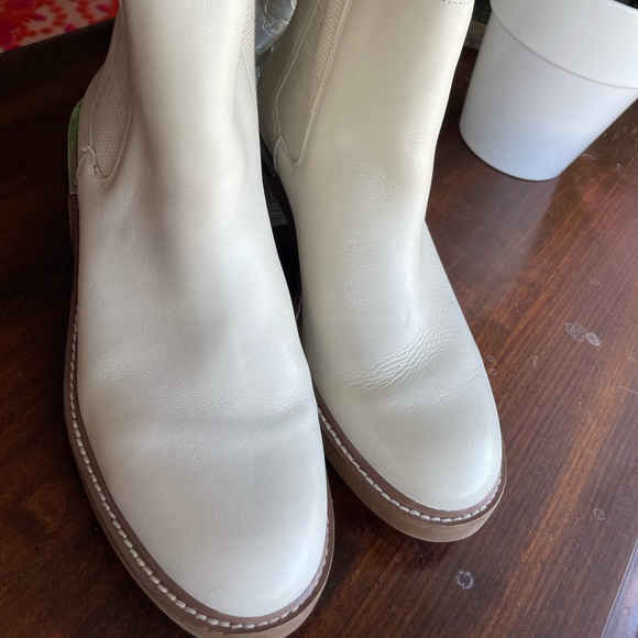 Vince Camuto bone colored Chelsea Boot - Picture 3 of 10